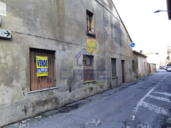 RUSTICO con CORTILE.