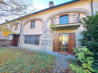 Splendida casa padronale  con giardino privato in residence con piscina.