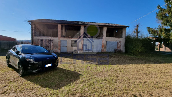 CASCINA LIBERA SUI QUATTRO LATI