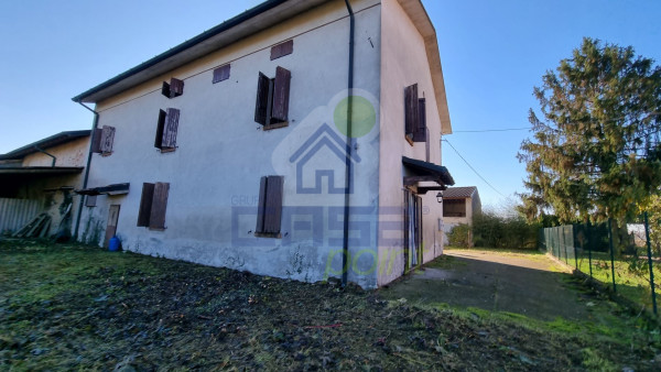 CASCINA LIBERA SUI QUATTRO LATI