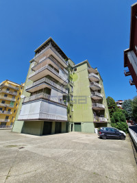 AMPIO  E LUMINOSO TRILOCALE CON BALCONATA E CANTINA.