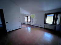 Appartamento trilocale con posto auto scoperto