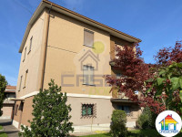Villa Per Due Famiglie, con due Appartamenti a Madignano