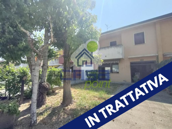 VILLA CON GIARDINO E GARAGE