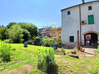 Cascina a corte chiusa completamente indipendente in centro paese