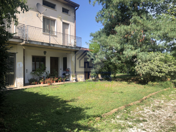 APPARTAMENTO quadrilocale in PICCOLO contesto