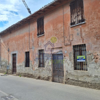 Porzione di casa con giardino