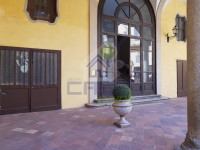 MAGAZZINO DI 125 MQ, CINQUE LOCALI, SOPPALCO E SERVIZIO IGIENICO. 
