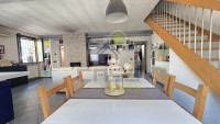 5-cucina-lato-scala.jpeg