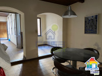 Terratetto indipendente su più 3 livelli in vendita a Soresina con cortile, terrazzo e locale accessorio.
