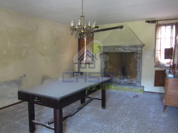PORZIONE DI CASCINA CON CORTILE E FIENILE