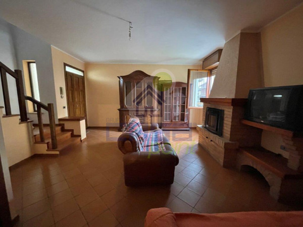 Casa a schiera con Garage doppio e Giardino