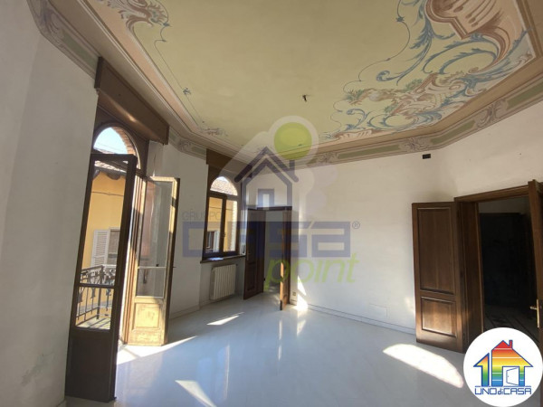 Palazzo in centro storico a Crema a due passi da Via XX Settembre in vendita.