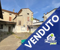 CASA AUTONOMA DI AMPIA METRATURA CON POSSIBILITA' TERRENO DI PROPRIETA'