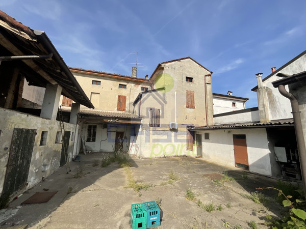 CASA AUTONOMA DI AMPIA METRATURA CON POSSIBILITA' TERRENO DI PROPRIETA'