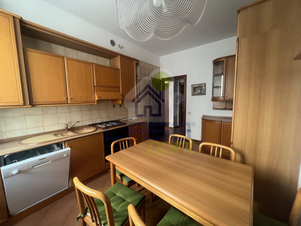 Trilocale arredato con AMPIO BOX AUTO