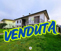 VILLA SINGOLA IMMERSA nel VERDE
