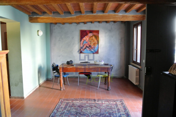 Casa semindipendente con Cortile, Terrazzo e Dependance.