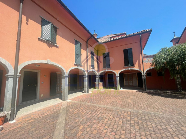 ALL'INTERNO DI UN RESIDENCE CON GIARDINO E PISCINA