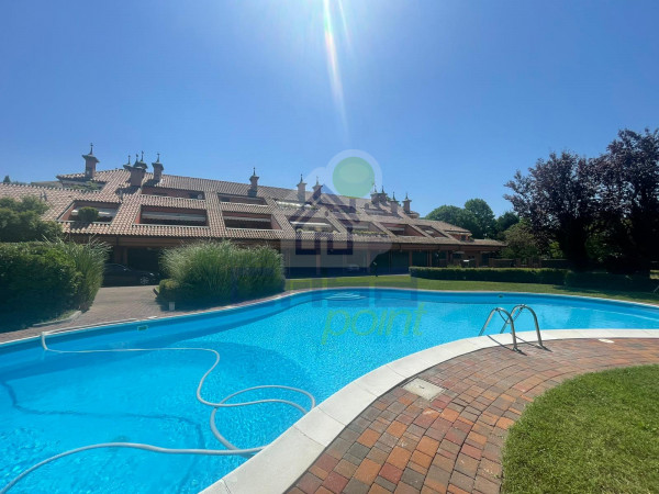 ALL'INTERNO DI UN RESIDENCE CON GIARDINO E PISCINA