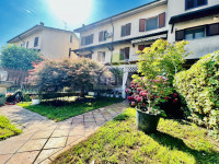 IMPERDIBILE A VILLA SCHIERA SU 3 PIANI CON GIARDINO!!