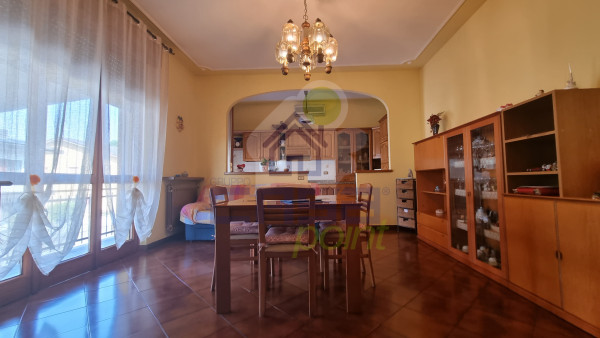 VILLA SINGOLA LIBERA SU QUATTRO LATI!