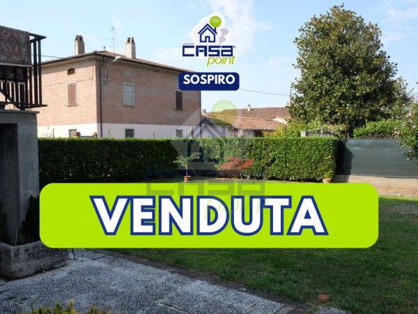 Villa bifamiliare con 3 autorimesse, cortile e giardino privato