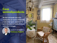 CASA SEMINDIPENDENTE CON GIARDINO