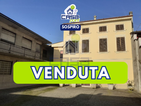 Casa indipendente con finiture signorili, ampia area privata e locale magazzino