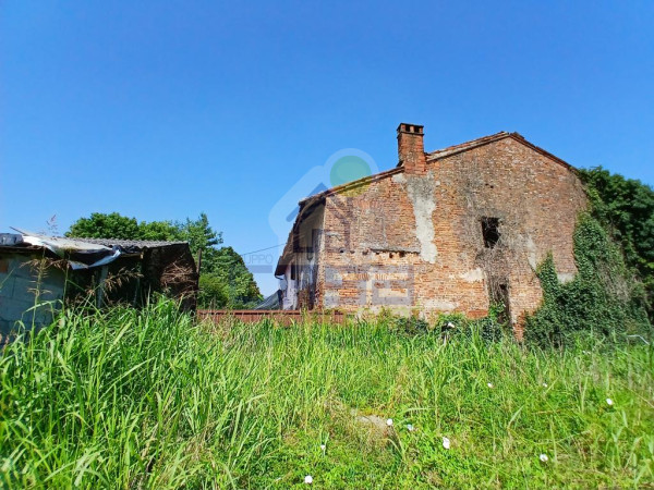 Cascina con oltre 4000 metri di area verde