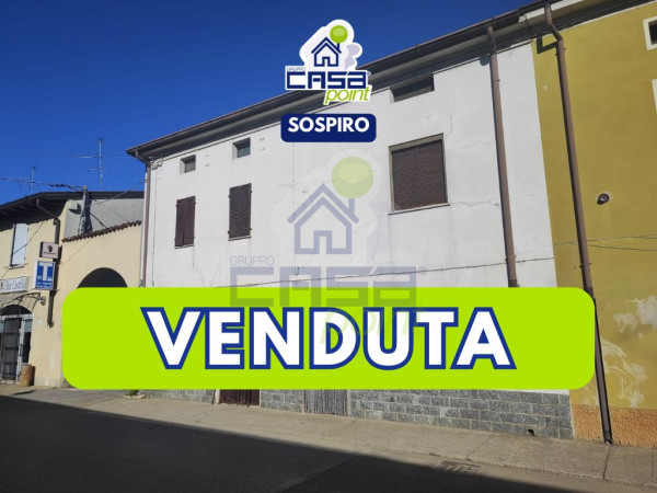 Casa indipendente composta da due abitazioni, negozio ed autorimessa