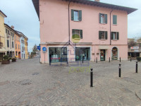 Spazio commerciale in centro a Desenzano del Garda