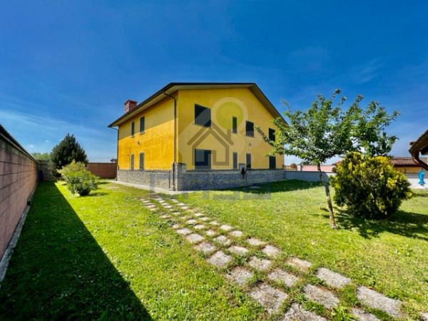 SPLENDIDA VILLA INDIPENDENTE CON AMPIO GIARDINO