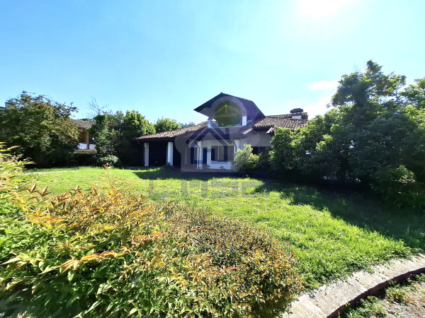 ELEGANTE VILLA SINGOLA-COMFORT, SPAZIO E RAFFINATEZZA