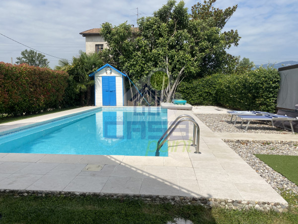 NOVITA' !!! TRILOCALE INDIPENDENTE  CON PISCINA E GIARDINO PRIVATO
