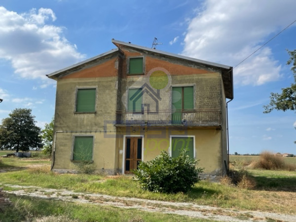 CASA INDIPENDENTE IN APERTA CAMPAGNA PIACENTINA