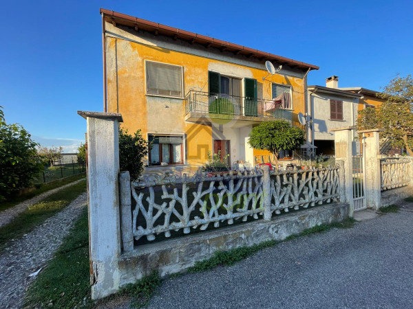 APPARTAMENTO IN BIFAMILIARE AL PIANO TERRA CON GIARDINO ESCLUSIVO