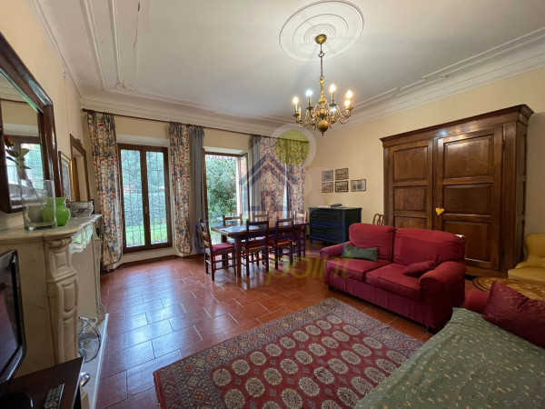 SPLENDIDA CASA INDIPENDENTE IN CENTRO PAESE CON GIARDINO ESCLUSIVO