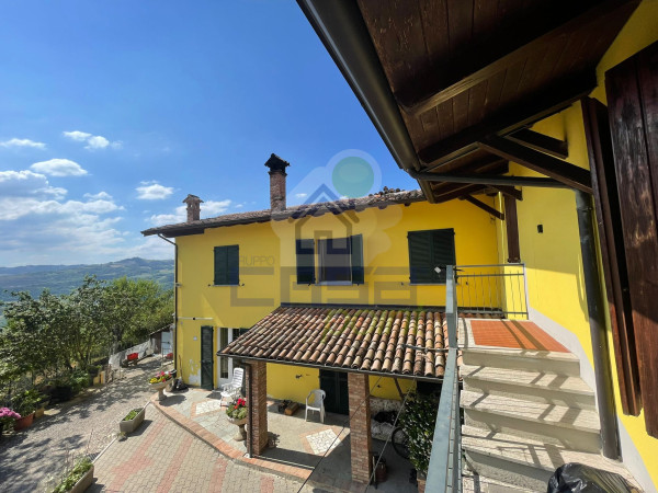 VILLA CON VISTA PANORAMICA CON TERRENO IN ALTA VAL TIDONE