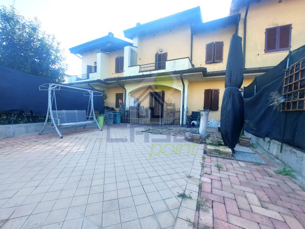VILLETTA A SCHIERA CON BOX DOPPIO E TERRAZZA