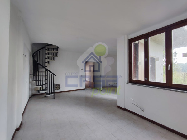 Grazioso duplex con ingresso indipendente, area esterna privata, box e taverna.