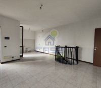 Grazioso duplex con ingresso indipendente, area esterna privata, box e taverna.