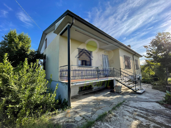 SPLENDIDA VILLA MONOPIANO CON AMPIO GIARDINO ESCLUSIVO