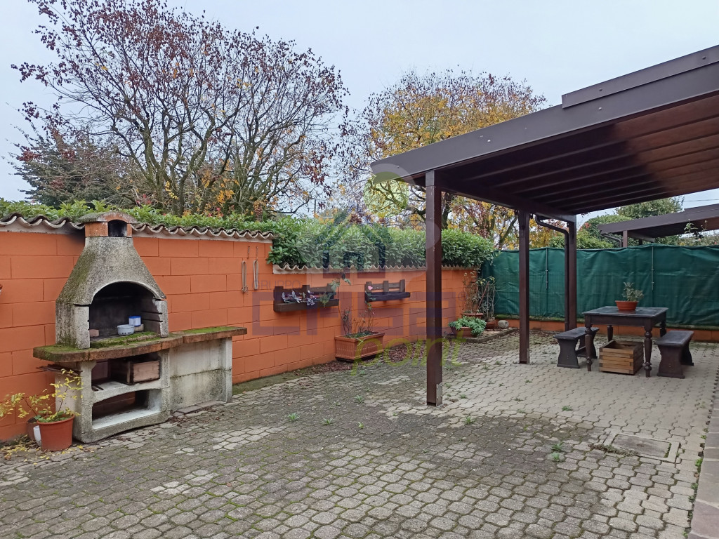 CORTILE-CON-ZONA-BARBECUE.jpg