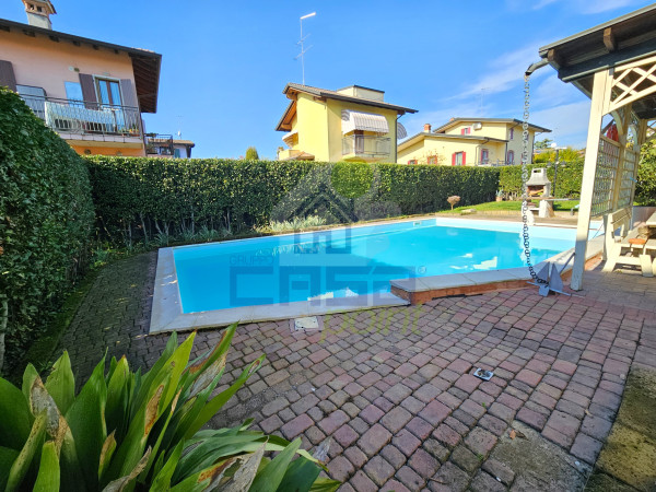 Pozzolengo, casa con piscina privata e giardino