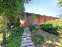 VILLA SINGOLA IN CITTA' CON AMPIO GIARDINO