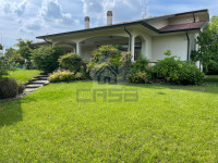 LUSSUOSA VILLA INDIPENDENTE CON AMPIO GIARDINO - OCCASIONE UNICA!