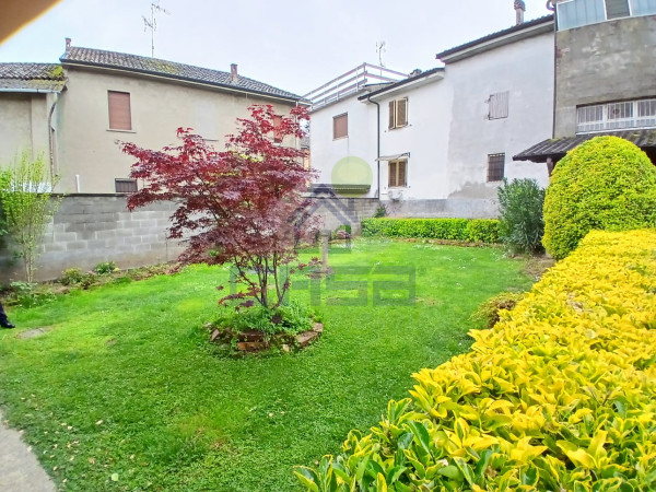 INCANTEVOLE DUE LOCALI CON GRANDE GIARDINO PRIVATO