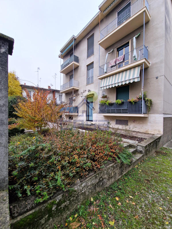 PORTA ROMANA! VISTA TORRAZZO! ULTIMO PIANO, TRE LETTO, BALCONI, CANTINA E GARAGE.