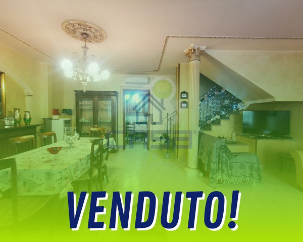 CASA BIFAMILIARE CON FINITURE FUORI CAPITOLATO